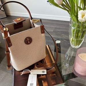 Used once Tory burch Blake canvas bucket bag